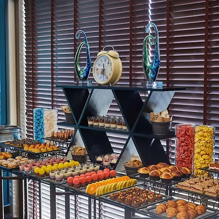 Radisson Blu Hotel, Sisli 5*